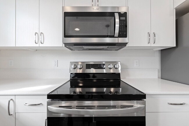 Building Photo - "Discover Comfort & Style: Spacious 3-Bed,...