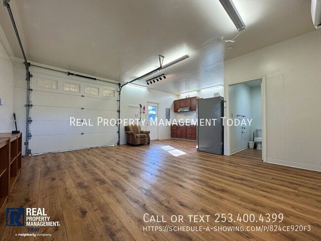 Building Photo - 9009 Randall Dr