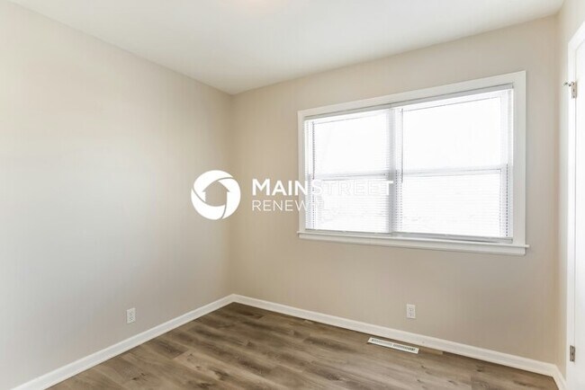 Building Photo - 3 Bedroom Pet-Friendly Home in INDEPENDENCE, MO with Main Street Renewal