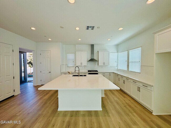Building Photo - 27366 Hyland Ct