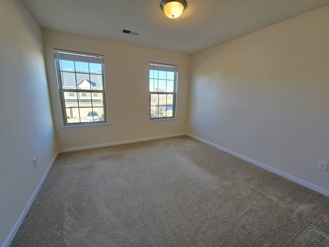 Building Photo - 136 Middleby Way