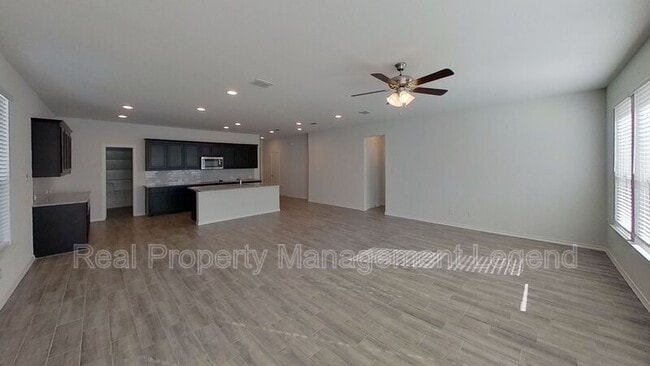 Building Photo - 8998 Fair Oaks Dr