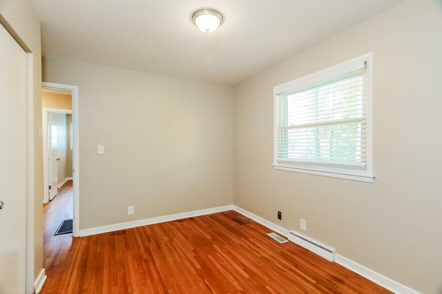 Building Photo - 1108 Sherwood Forest Dr