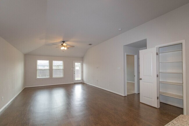 Building Photo - 310 Hyltin St