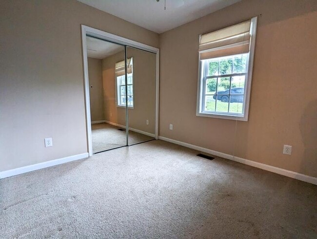 Building Photo - 726 Crestwood Cir