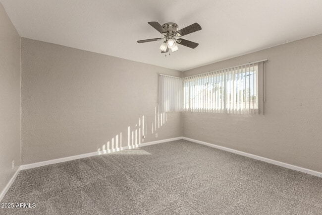 Building Photo - 2025 E Don Carlos