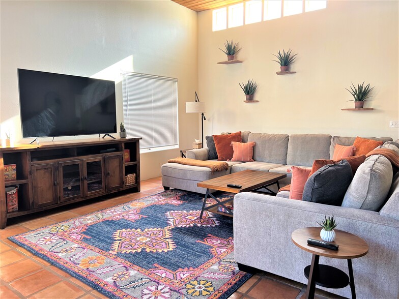 Building Photo - 53170 Avenida Diaz