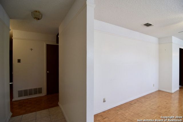 Building Photo - 514 Thames Dr