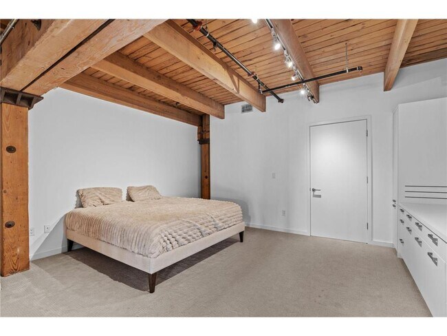 Building Photo - 404 N Washington Ave