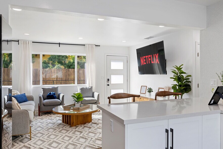 Building Photo - 321 N Gertruda Ave