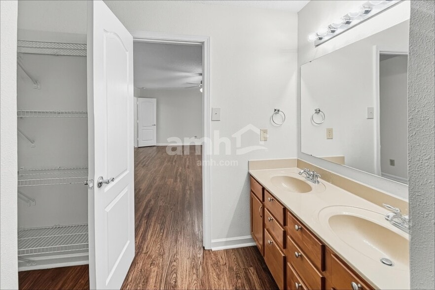 Building Photo - 5631 Hammermill Dr