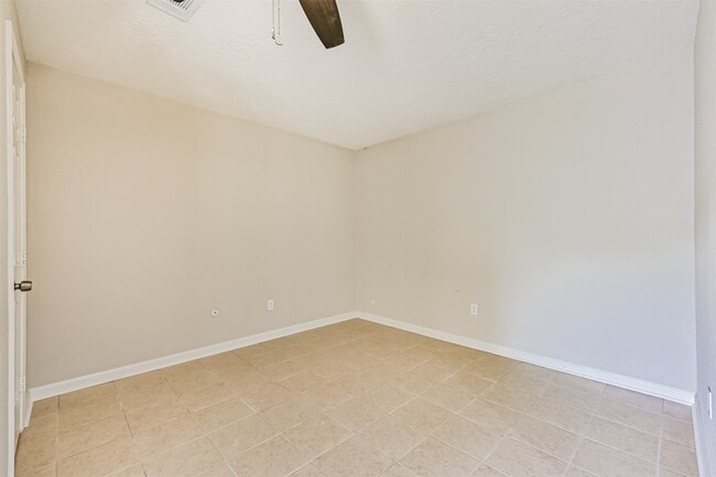 Building Photo - 1113 N Heron Dr