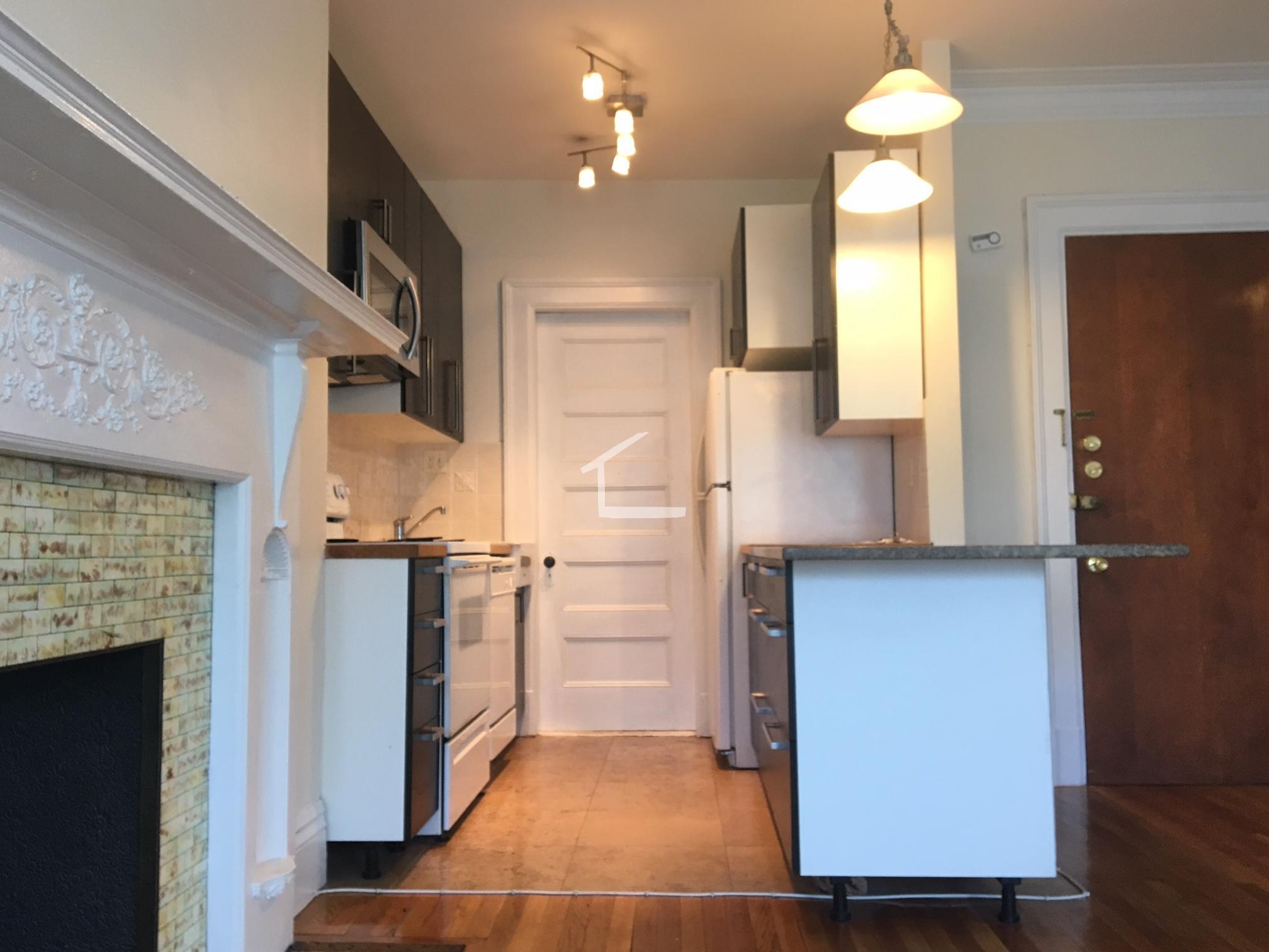 Building Photo - 849 Beacon St