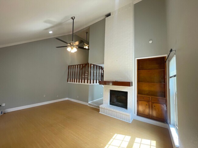 Building Photo - 4625 Vail St