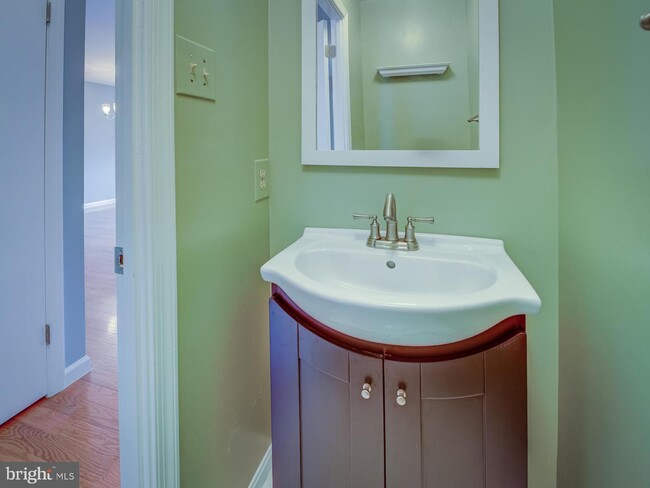 Building Photo - 8203 Stationhouse Ct