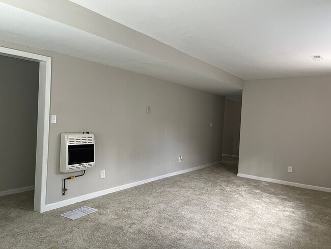 Building Photo - 1680 Sleepy Hollow Rd NW