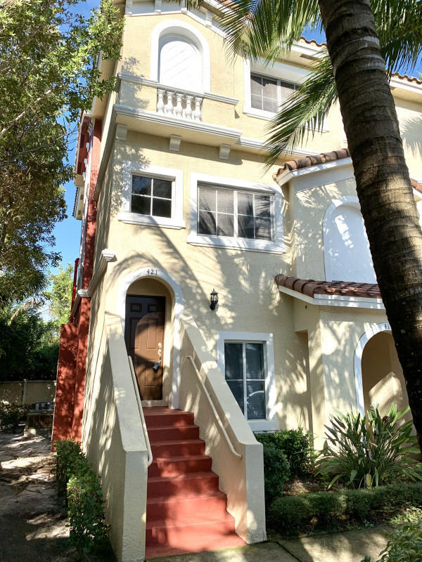 Building Photo - 421 Bayfront Dr
