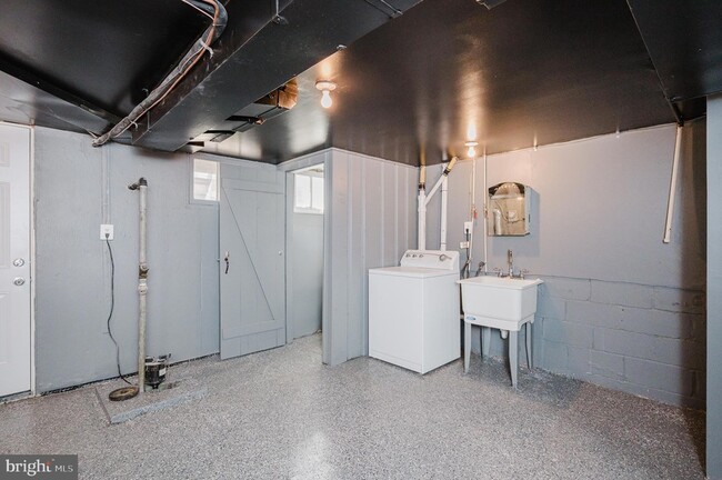 Building Photo - 72 Stemmers Run Rd