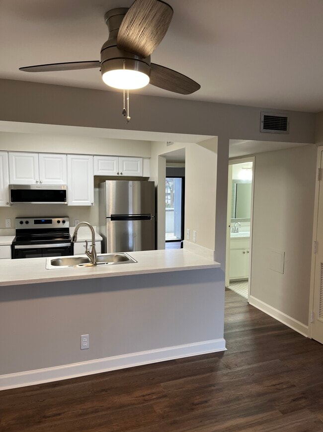 Building Photo - 2125 Blakemore Ave