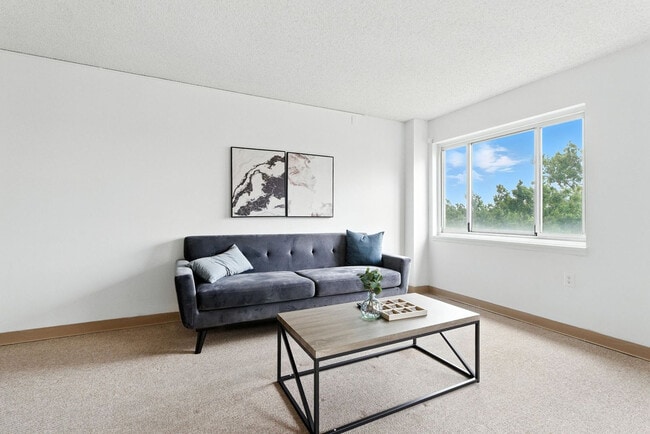 Building Photo - 1711 Bellevue Ave