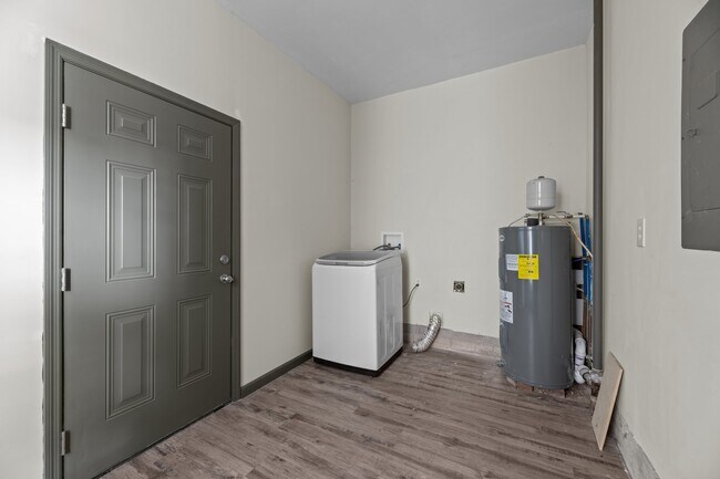 Building Photo - 116 Shepard St