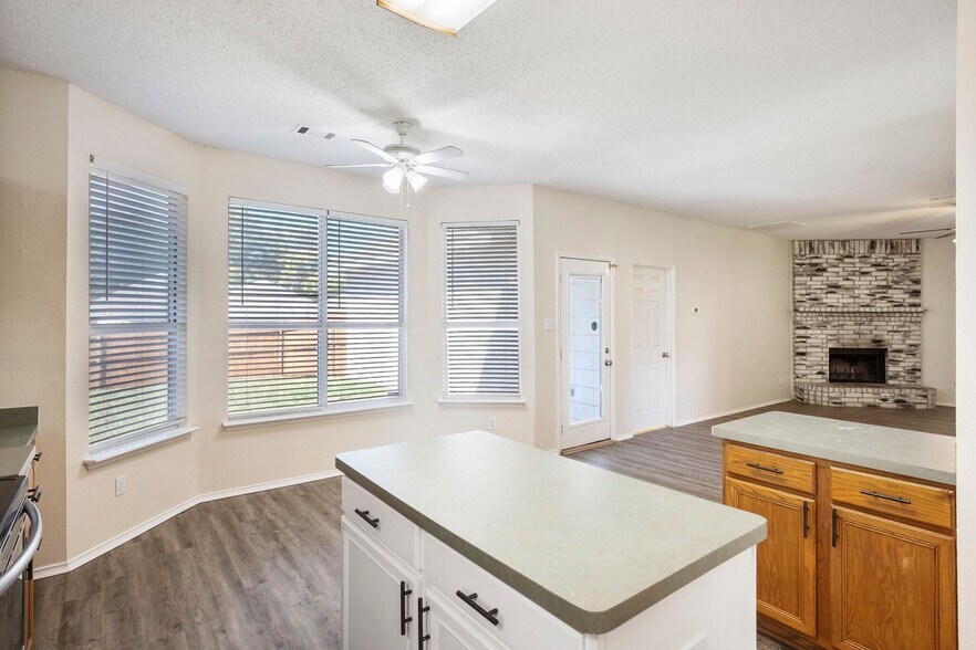 Building Photo - 6917 Club Creek Dr