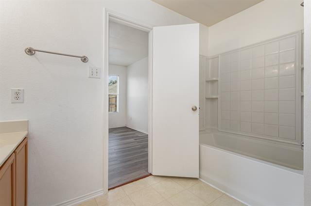 Building Photo - 12801 Skeeter Ln