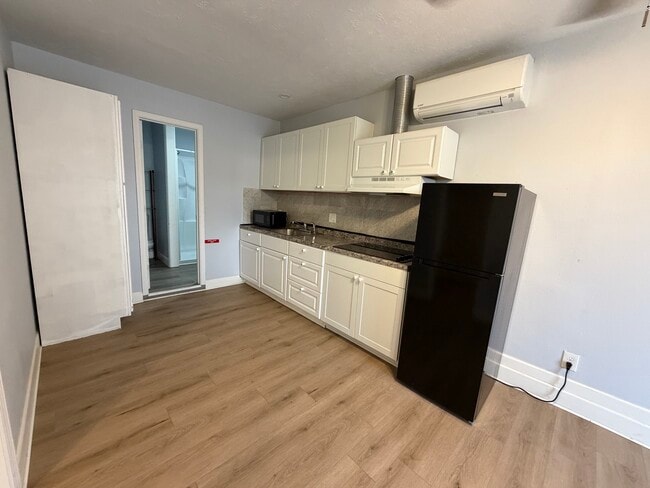 Building Photo - 14238 Juliedale Dr