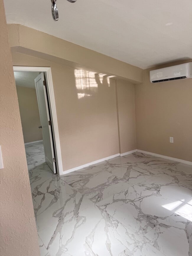 Building Photo - 1506 Orange Blossom Ave