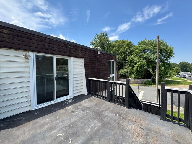 Building Photo - Relaxing 3 Bed 2.5 Bath Single Family Home...