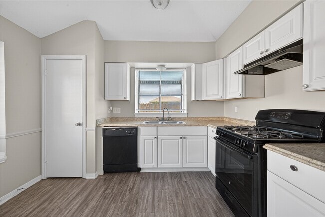 Building Photo - 22718 Pebworth Pl