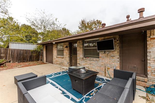 Building Photo - 2517 Rosewood Dr