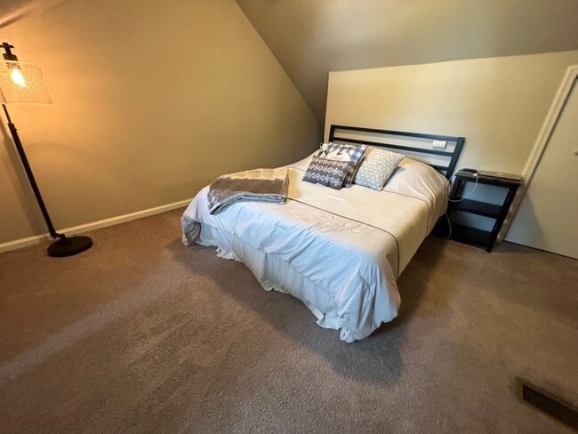 Building Photo - Now Leasing - Beautiful 3-bedroom, 1.5-bat...