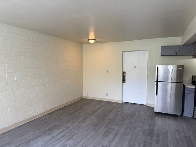 Building Photo - 430 E Howell St