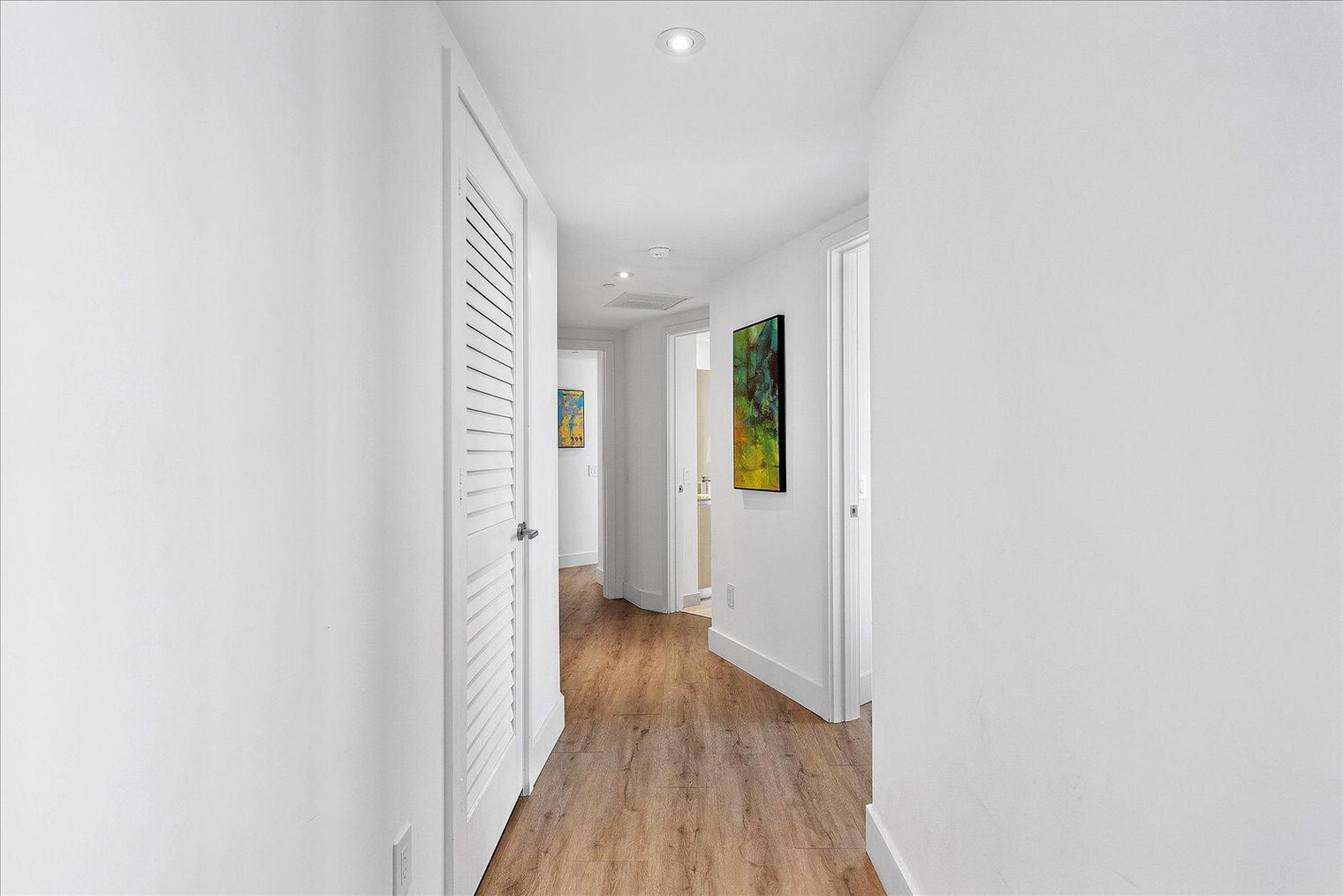 Building Photo - 4011 S Ocean Dr