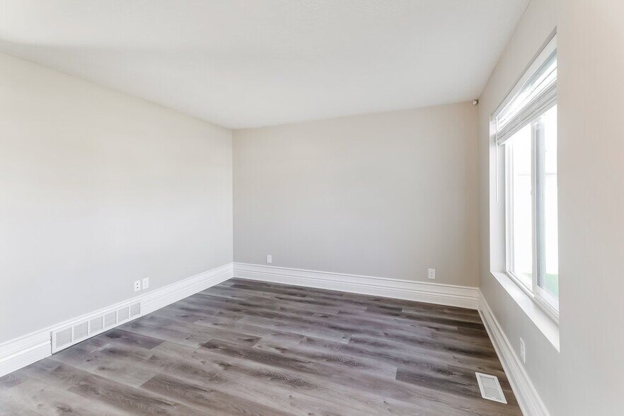 Building Photo - 168 S Ranch Rd