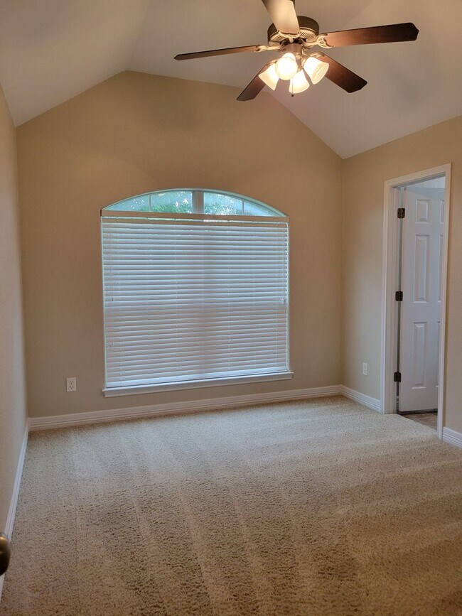 Building Photo - 2501 Leatherwood Dr