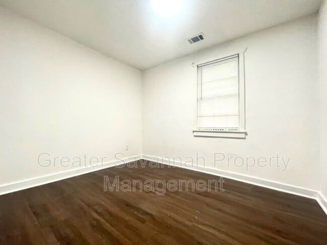 Building Photo - 1312 Love St