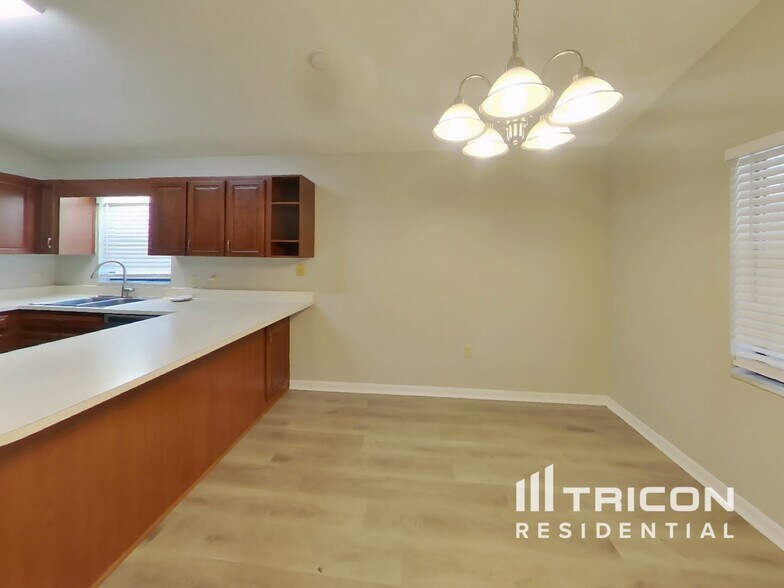 Building Photo - 2715 Wilder Park Dr