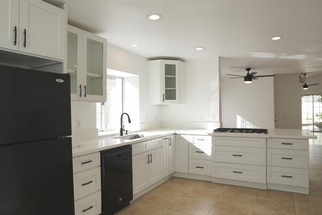 Building Photo - 43917 Cll Las Brisas W