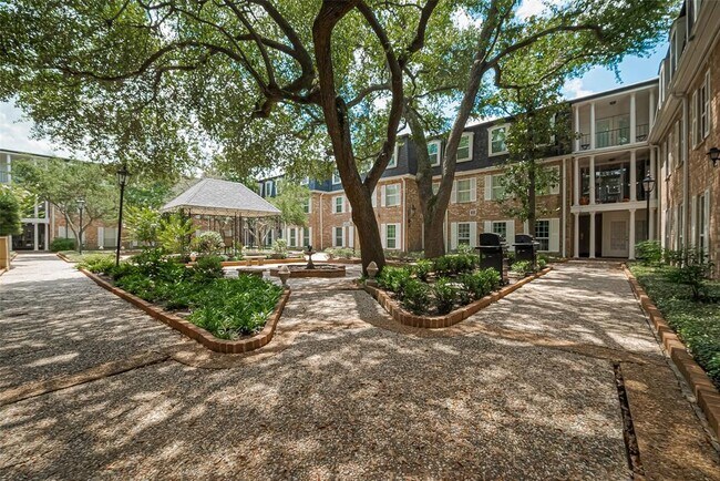 Building Photo - 359 N Post Oak Ln