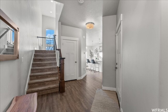 Building Photo - BEAUTIFUL TOWNHOUSE W 2 CAR GARAGE ATTACHED