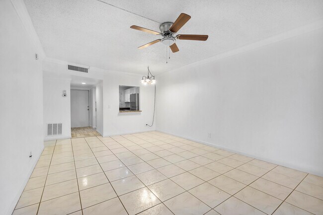 Building Photo - 1638 Embassy Dr