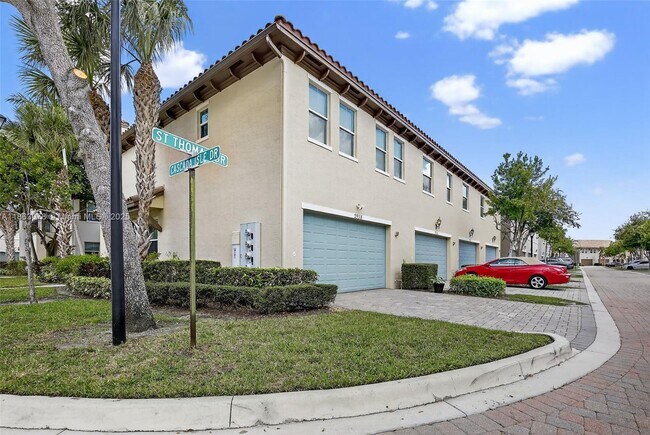 Building Photo - 2938 St Thomas Dr