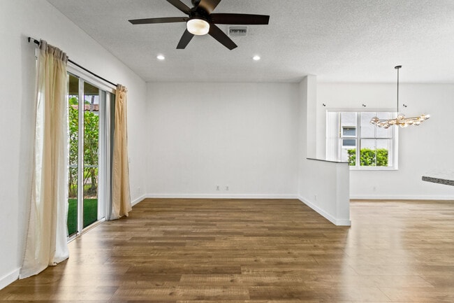 Building Photo - 1071 Bluewood Terrace