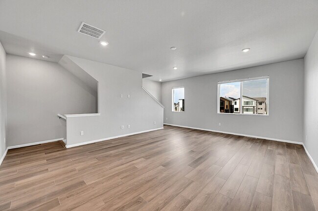 Building Photo - $3,045.00, 3 bed, 3.1 bath, located in Bro...