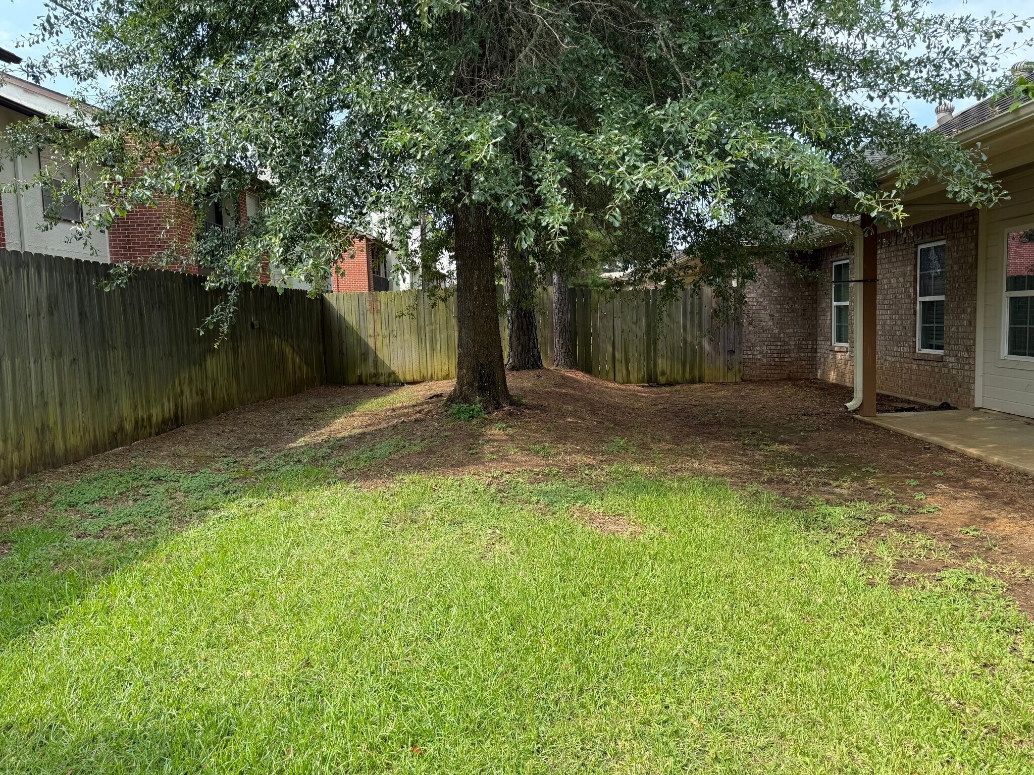 Building Photo - 2200 Woodgrove Lane