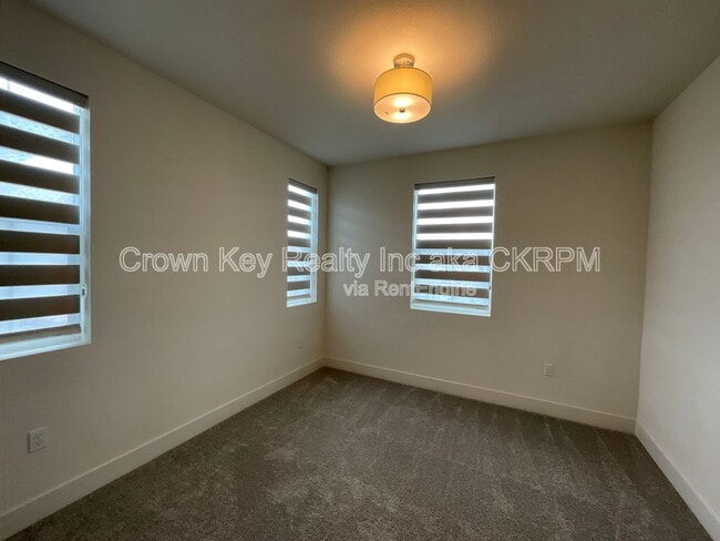 Building Photo - 7236 Diamond Ave
