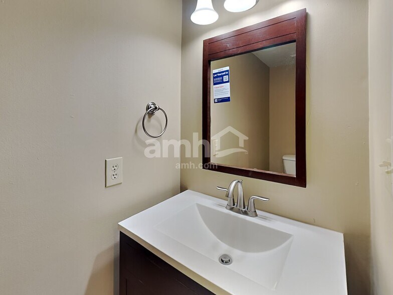 Building Photo - 6658 W Longview Dr