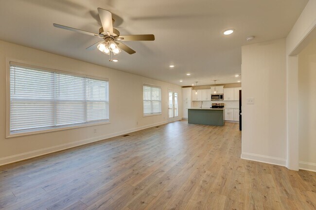Building Photo - 1385 Harmon Ln